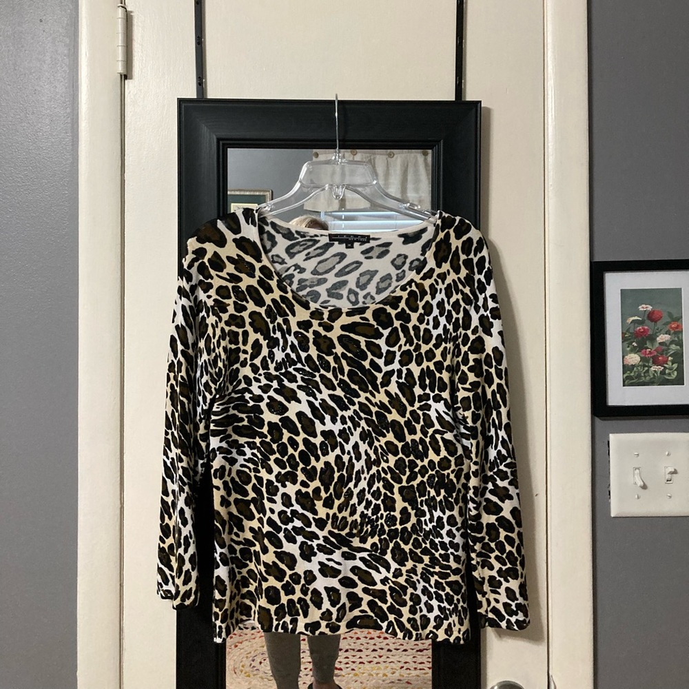 Leopard print 3/4 length sleeve w/ beading and sequin details size Medium